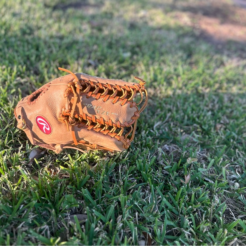 Rawlings Light Brown Baseball Glove